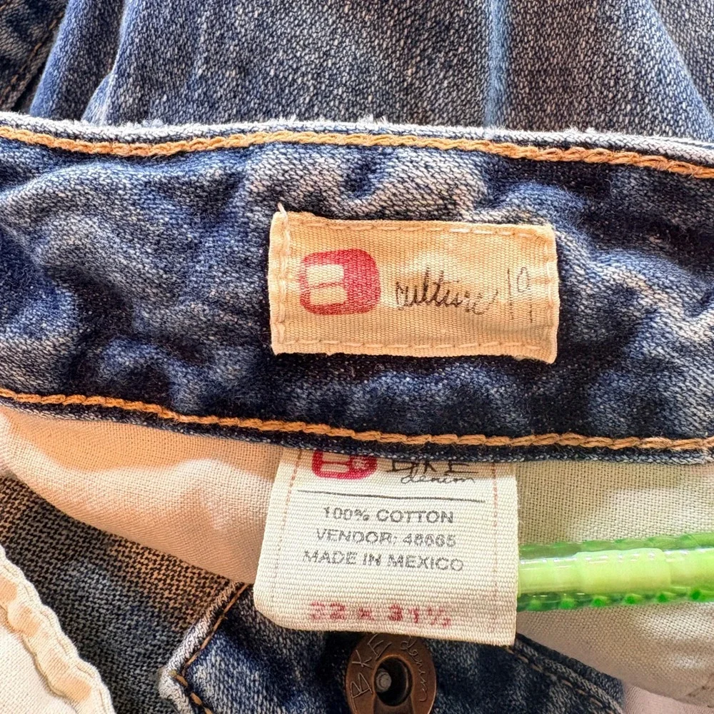 BKE Culture Jeans Mens 32x31.5 Medium Wash Flare Leg 100% Cotton Distressed Blue